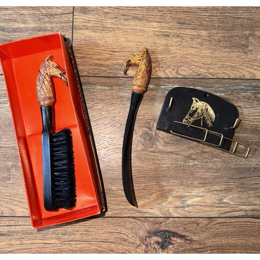 Vtg 1950s Brown‎ Horse Tie Rack-Wall Plaque Brush -n- Shoehorn Made in Hong Kong